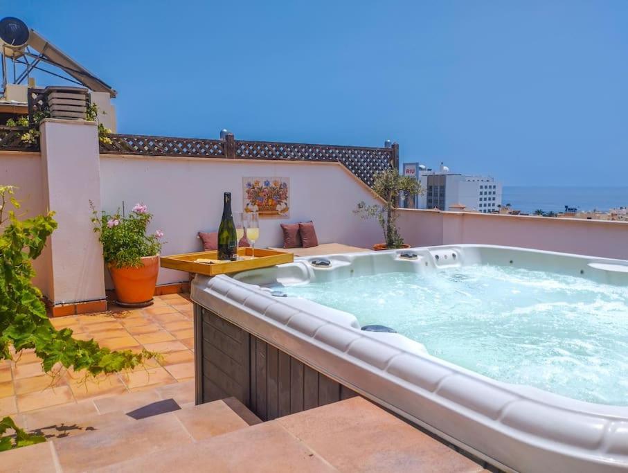 Appartamento Penthouse With Jacuzzi And Spectacular Sea Views Nerja Esterno foto