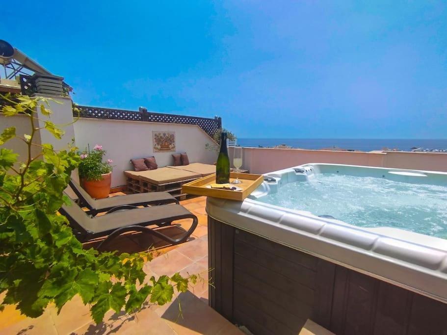 Appartamento Penthouse With Jacuzzi And Spectacular Sea Views Nerja Esterno foto